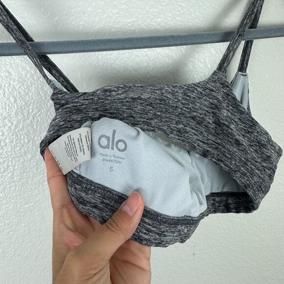 Alo Yoga Grey Cut Out Sports Bra S V Neck Athletic Activewear Athleisure Stretch - Picture 6 of 7